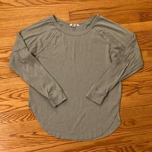 Theee does dusty green long sleeve top size small